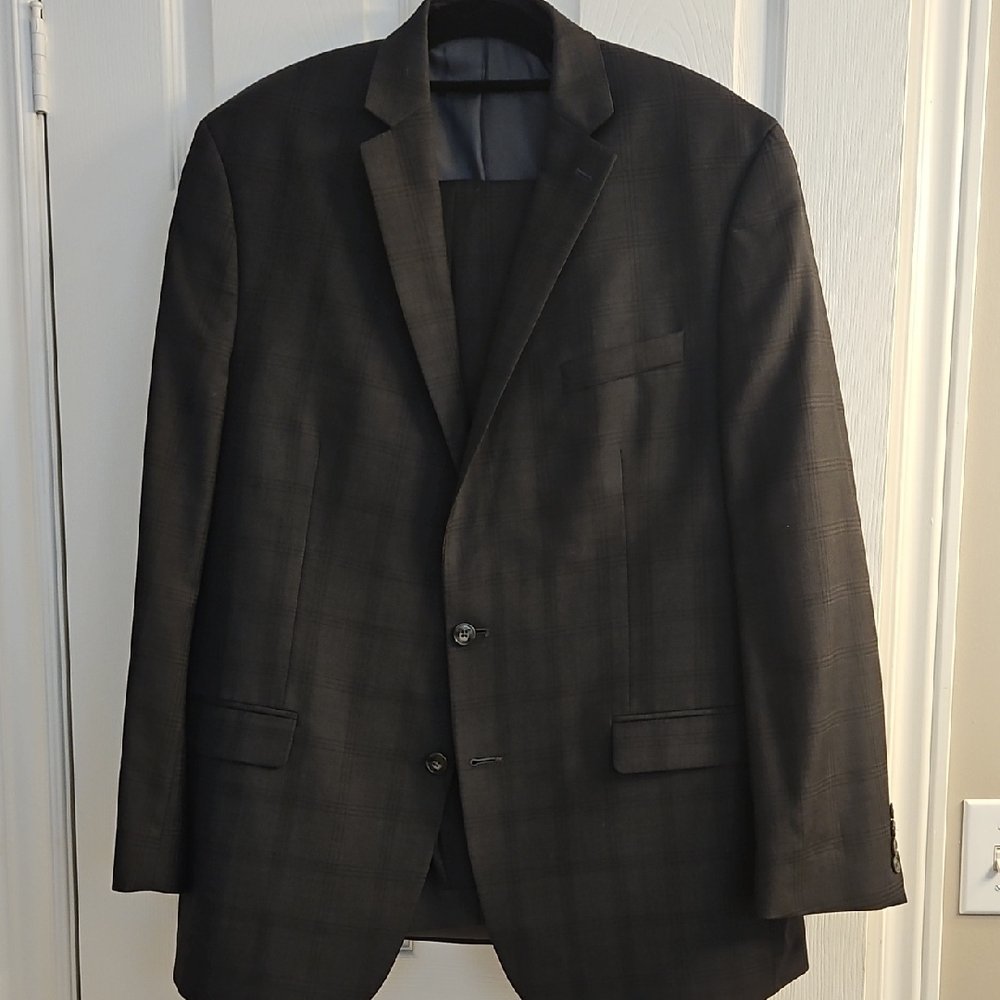 Calvin Klein Wool Mens 2 Piece Suit In Dark Gray With Grid Pattern. Men's 46L